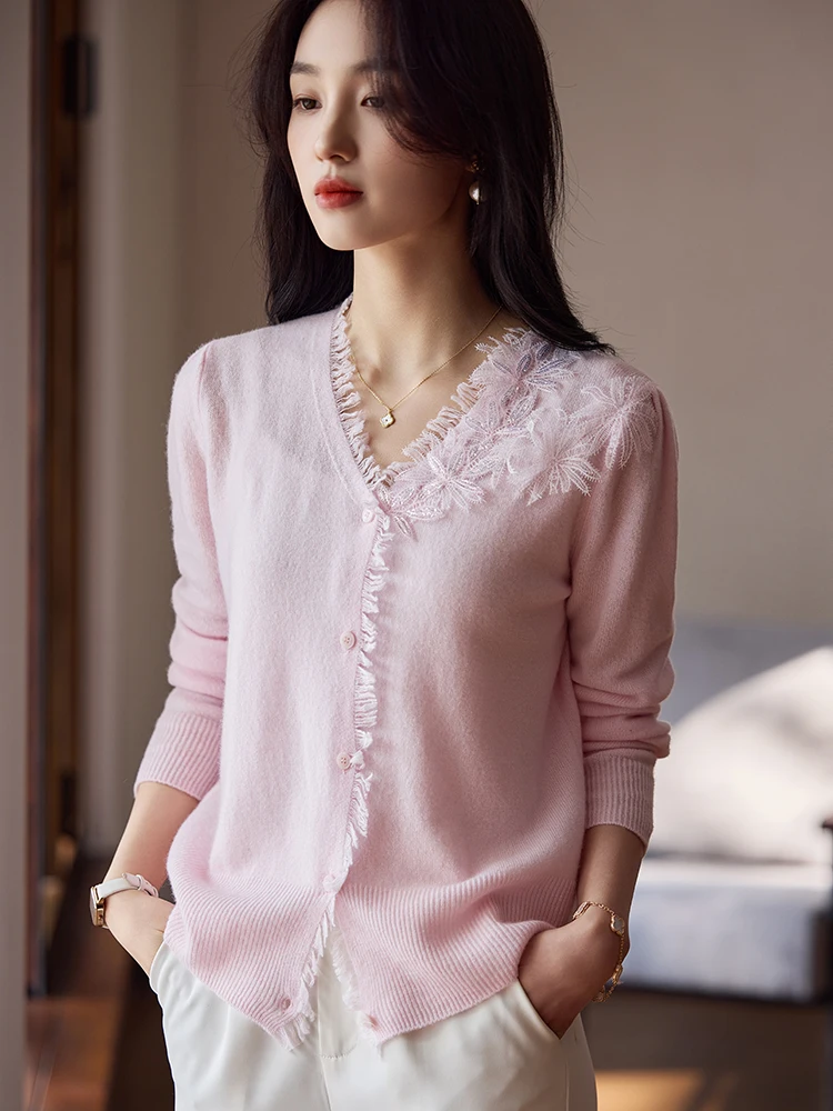 100% Merino Wool V-Neck Cardigan Long Sleeve Solid Color Knitted Sweater Fashion Applique Coat for Ladies
100% Merino Wool V-Neck Cardigan Long Sleeve Solid Color Knitted Sweater Fashion Applique Coat for Ladies