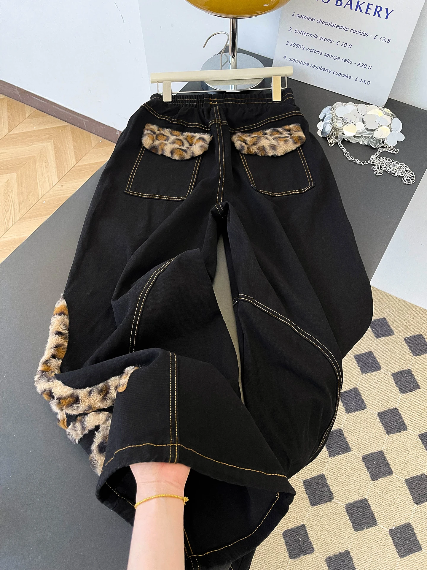 High Waist Wide Leg Denim Jeans Women's Spring Fashion Retro Leopard Print Patchwork Pants High Street Style Comfortable Brea...
High Waist Wide Leg Denim Jeans Women's Spring Fashion Retro Leopard Print Patchwork Pants High Street Style Comfortable Brea...