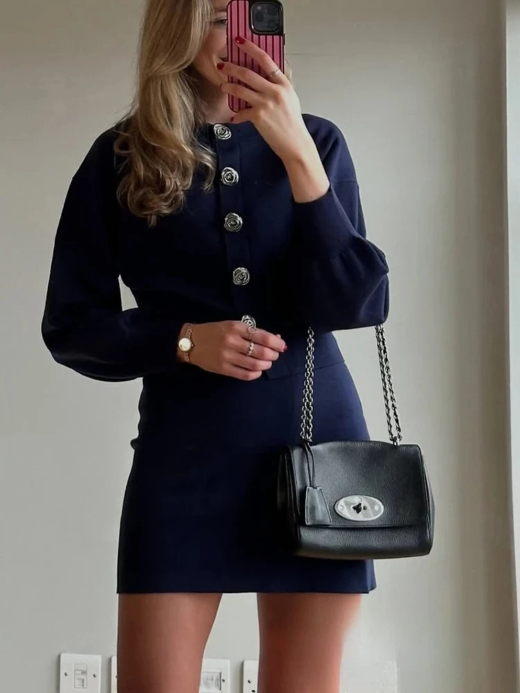 BWQ Casual Blue Knitted Women Sweater Suits Long Sleeve O Neck Cardigans Sheath Mini Skirts Fashion 2025 Spring Summer Sets
BWQ Casual Blue Knitted Women Sweater Suits Long Sleeve O Neck Cardigans Sheath Mini Skirts Fashion 2025 Spring Summer Sets