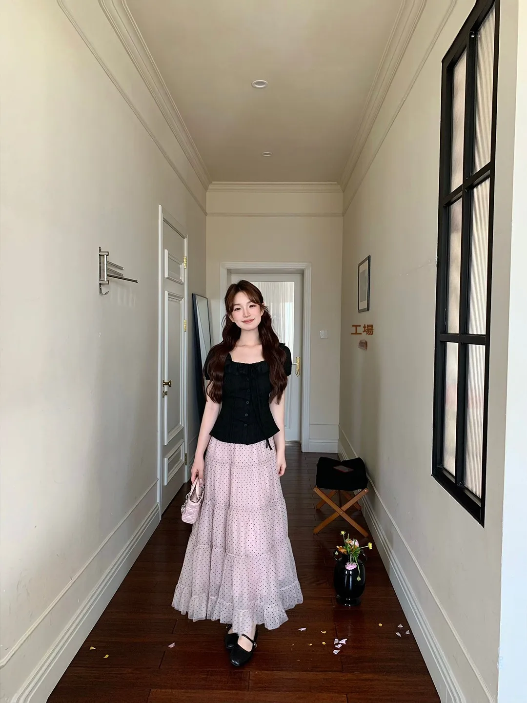 Pink Floral Print Long Skirt And Top Set Women's Gentle Style Waist-Cinching Black Shirt And Half-length Pink Skirt Ensemble
Pink Floral Print Long Skirt And Top Set Women's Gentle Style Waist-Cinching Black Shirt And Half-length Pink Skirt Ensemble