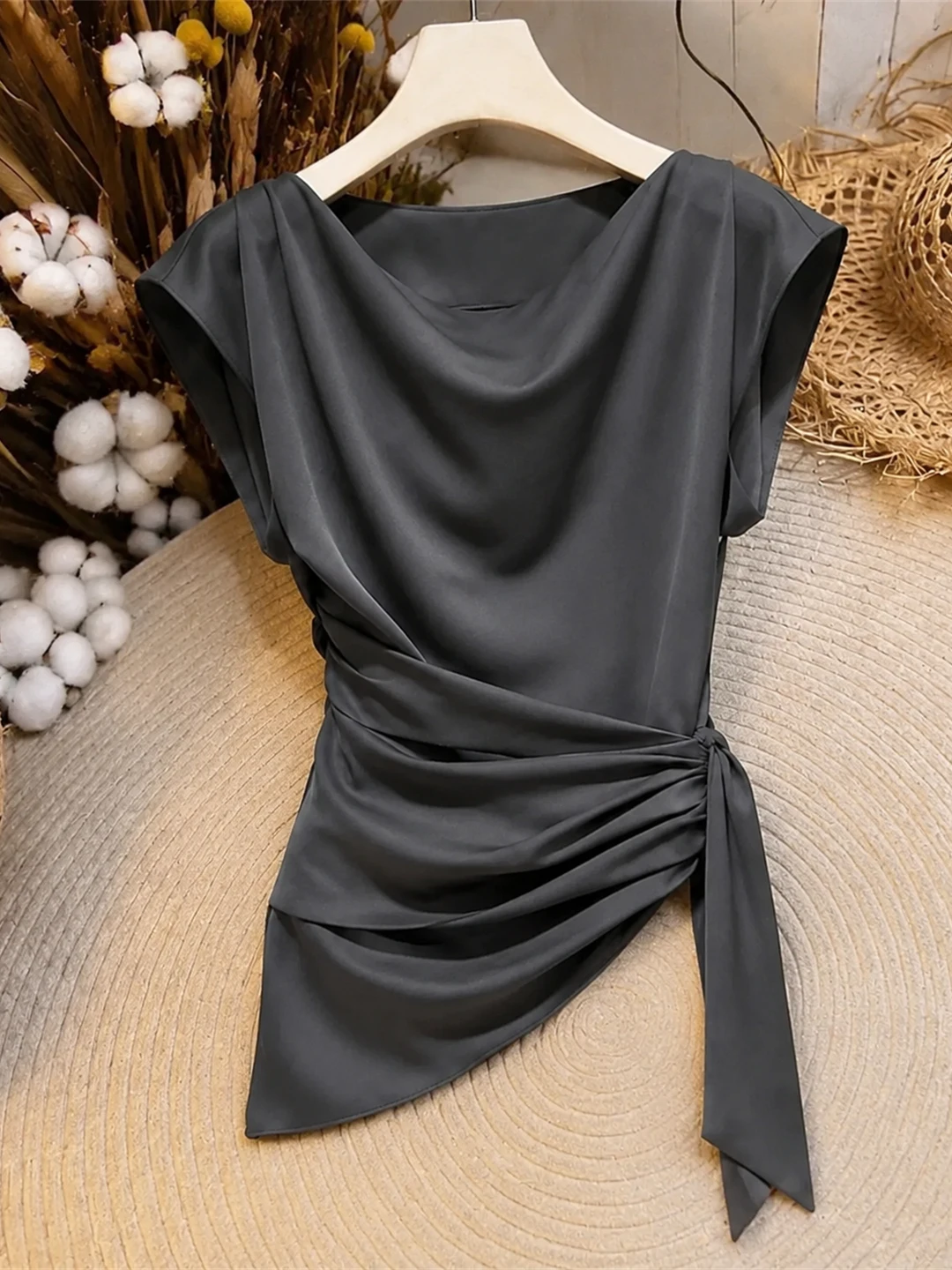 Elegant Style Short Sleeve Top Fashionable Commute Versatile Unique Design Summer 2026 Women's Silk Shirt Poised Sophisticated
Elegant Style Short Sleeve Top Fashionable Commute Versatile Unique Design Summer 2026 Women's Silk Shirt Poised Sophisticated