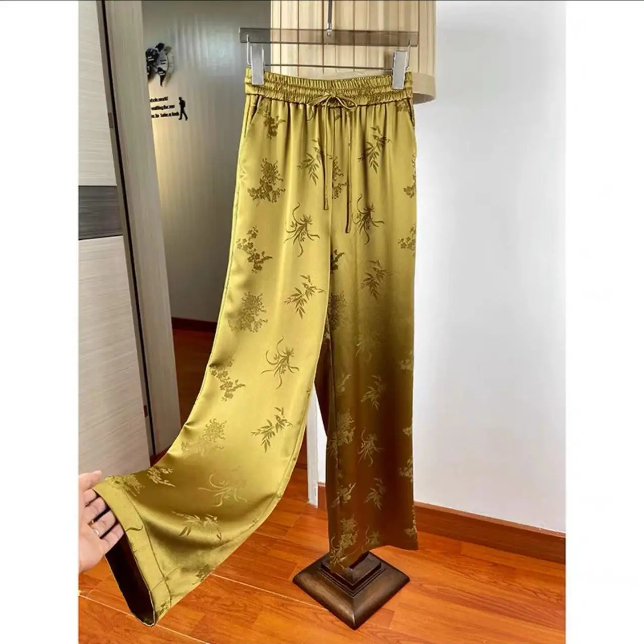 Chinese Style Wide Leg Pants Summer Fashion Lacing Drawstring High Waist Satin Pants Ladies Fashionable Jacquard Trend Straight
Chinese Style Wide Leg Pants Summer Fashion Lacing Drawstring High Waist Satin Pants Ladies Fashionable Jacquard Trend Straight