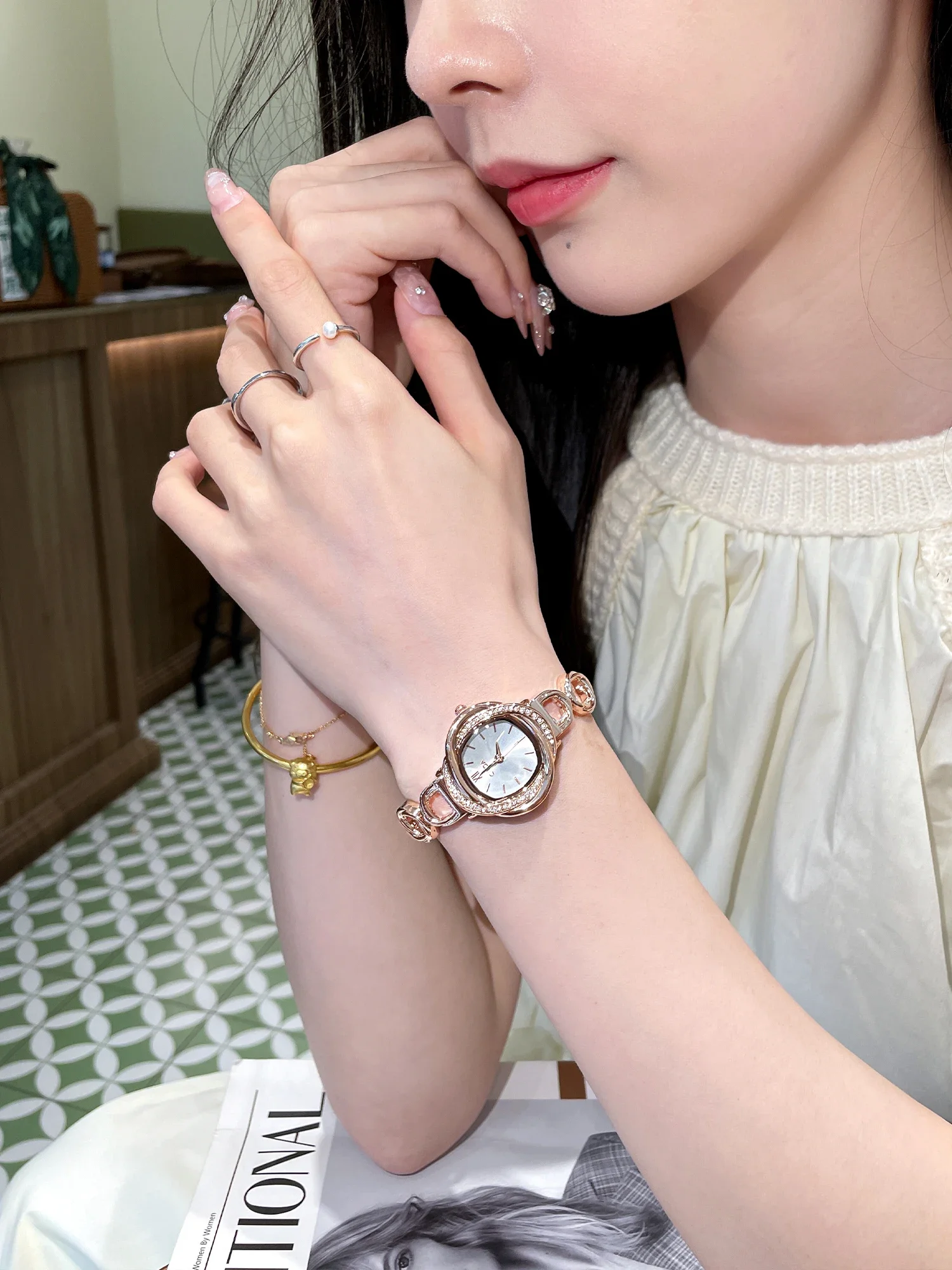 bracelet women's watch small and exquisite 2023 new light luxury niche diamond
bracelet women's watch small and exquisite 2023 new light luxury niche diamond