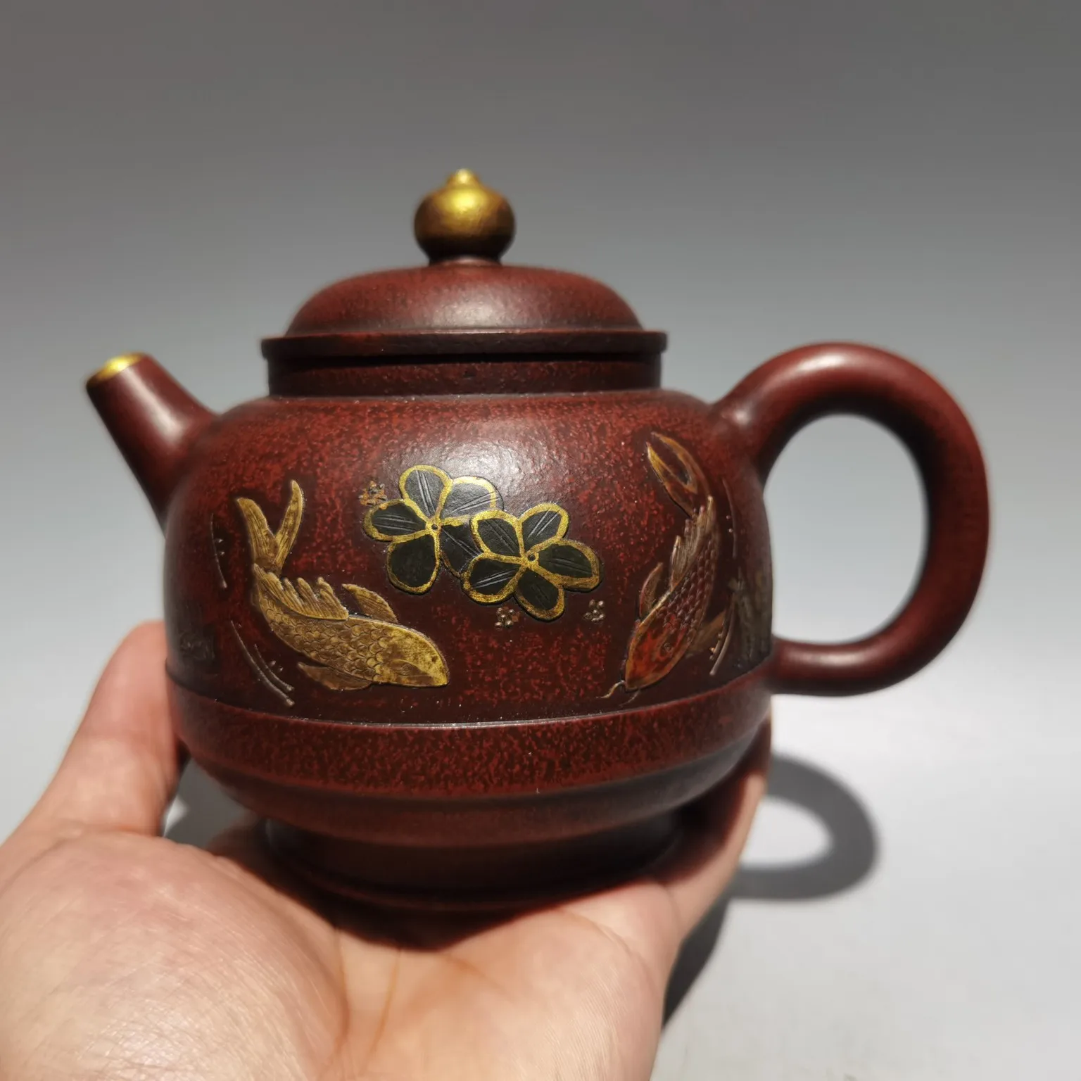 6"Chinese Yixing Purple Clay Pot Outline in gold carp surplus every year kettle teapot flagon red mud Gather fortune Ornaments
6"Chinese Yixing Purple Clay Pot Outline in gold carp surplus every year kettle teapot flagon red mud Gather fortune Ornaments