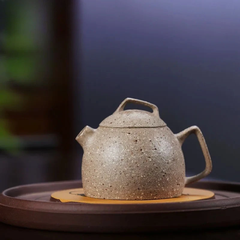 130ml Yixing Purple Clay Teapots Handmade Qin Quan Pot Raw Ore Coarse Sand White Jade Segment Mud Kettle Chinese Zisha Tea Set
130ml Yixing Purple Clay Teapots Handmade Qin Quan Pot Raw Ore Coarse Sand White Jade Segment Mud Kettle Chinese Zisha Tea Set