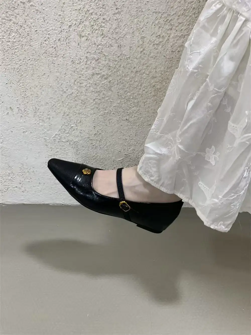 Туфли Мэри Джейн из искусственной кожи на плоской подошве, женские весенне-осенние элегантные черные туфли с пряжкой и ремешком, женские повседневные уличные лоферы на мелкой подошве
Туфли Мэри Джейн из искусственной кожи на плоской подошве, женские весенне-осенние элегантные черные туфли с пряжкой и ремешком, женские повседневные уличные лоферы на мелкой подошве