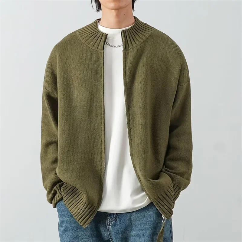 Осенний однотонный однотонный кардиган на молнии для мужчин, вязаный свитер с круглым вырезом и буквенным принтом, повседневные свободные трикотажные куртки
Осенний однотонный однотонный кардиган на молнии для мужчин, вязаный свитер с круглым вырезом и буквенным принтом, повседневные свободные трикотажные куртки