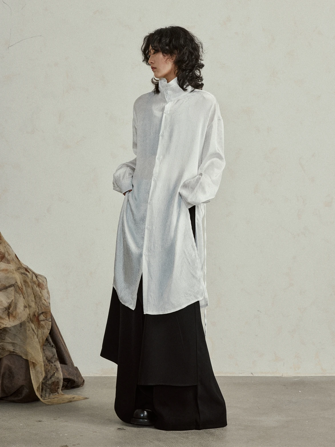 SUNYVONNE Long Silk Satin Shirt Lightweight Draped Sleeveless Collar Polyester Fiber Original Design for Women
SUNYVONNE Long Silk Satin Shirt Lightweight Draped Sleeveless Collar Polyester Fiber Original Design for Women