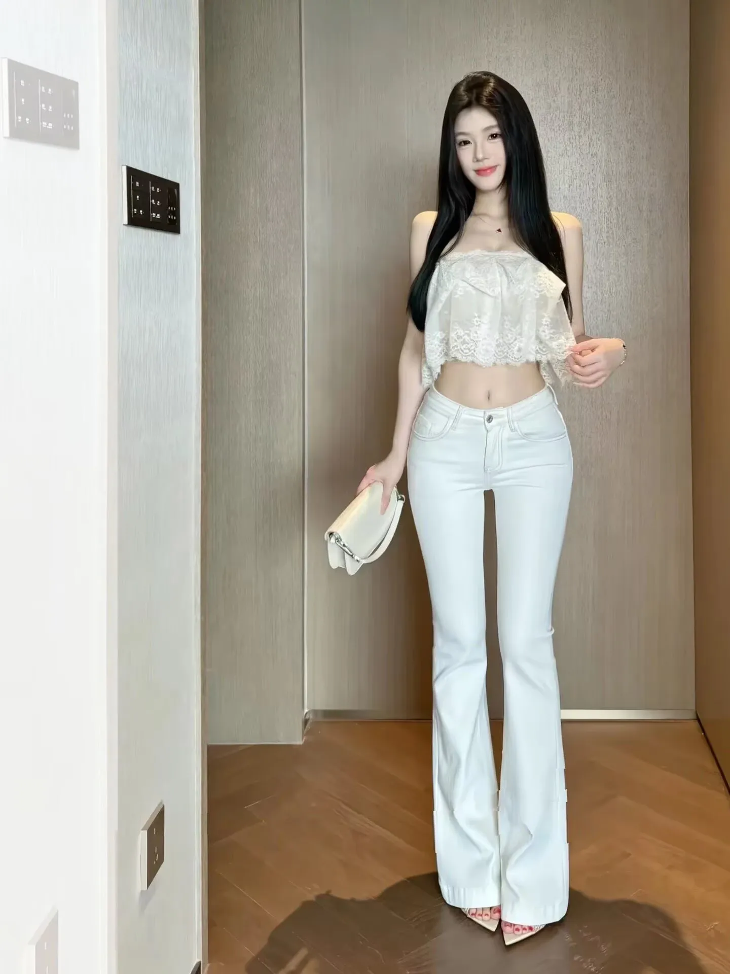 Low Waist Four-Way Stretch Denim Pants Women's Plump Hip Design Sensation Butt Lifting Micro Flared Long Trousers Pure Color
Low Waist Four-Way Stretch Denim Pants Women's Plump Hip Design Sensation Butt Lifting Micro Flared Long Trousers Pure Color