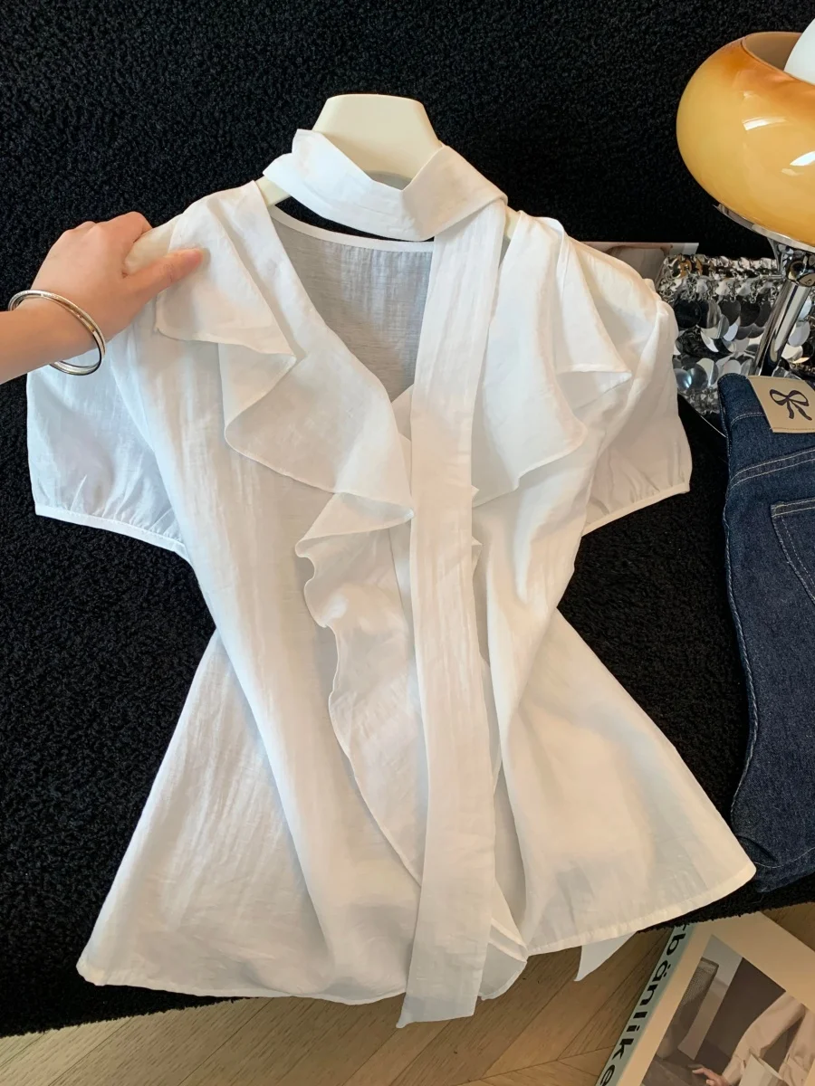 Korean Style Women's White V-Neck Shirt Summer New Design Thin Bubble Sleeve Ruffle Hem Lace Top Fashionable Elegant Casual
Korean Style Women's White V-Neck Shirt Summer New Design Thin Bubble Sleeve Ruffle Hem Lace Top Fashionable Elegant Casual