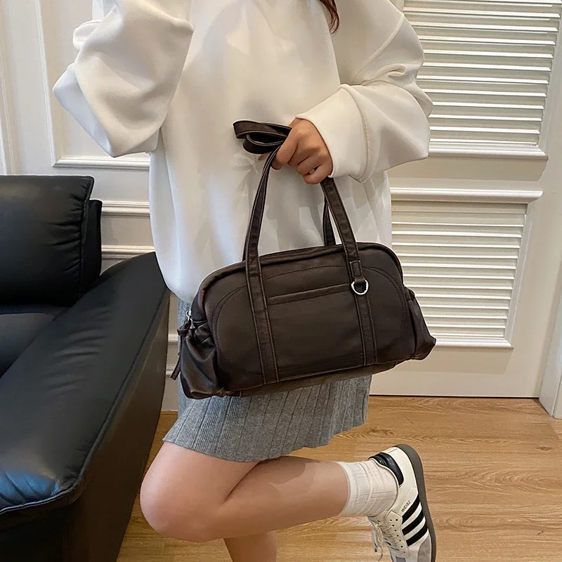 Модные ретро однотонные квадратные молодежные сумки на плечо на молнии из искусственной кожи 2026, высокое качество, простое чувство роскоши, супер крутая сумка для женщин
Модные ретро однотонные квадратные молодежные сумки на плечо на молнии из искусственной кожи 2026, высокое качество, простое чувство роскоши, супер крутая сумка для женщин