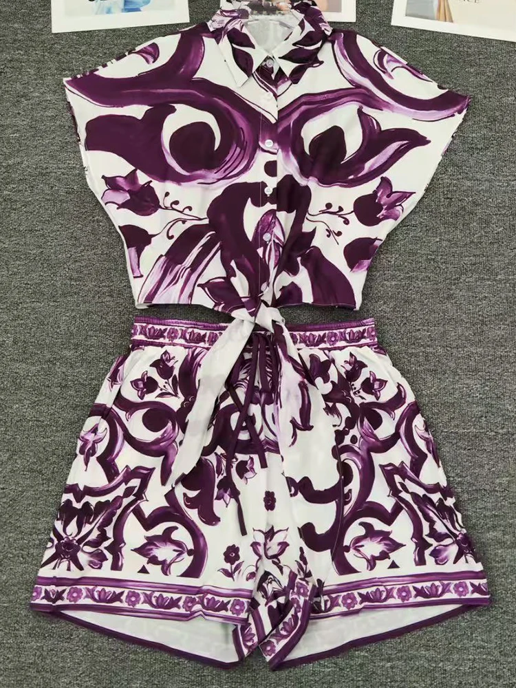 Однобортная короткая рубашка на шнуровке в стиле ретро с лацканами, новый летний костюм-двойка, шорты с высокой талией, модные брюки-двойки. 
Однобортная короткая рубашка на шнуровке в стиле ретро с лацканами, новый летний костюм-двойка, шорты с высокой талией, модные брюки-двойки.