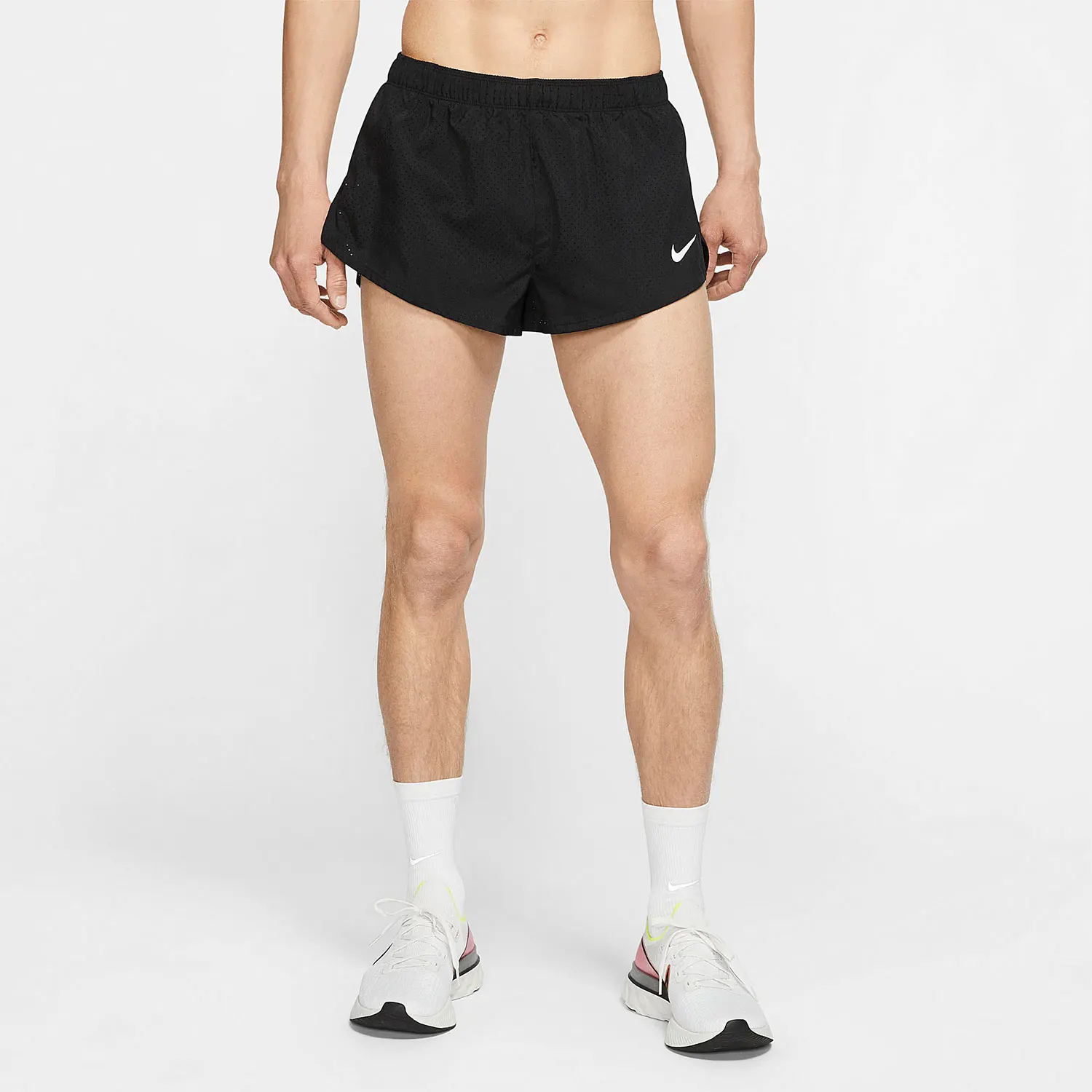 Оригинальные мужские удобные спортивные шорты для бега и тренировок Nike New Season CJ7846-010
Оригинальные мужские удобные спортивные шорты для бега и тренировок Nike New Season CJ7846-010