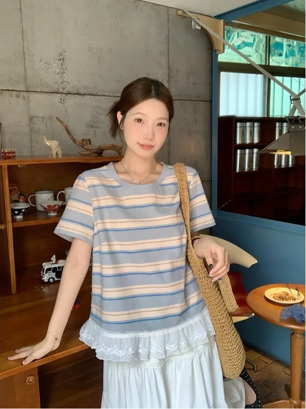 plus Size Women's Korean Style Striped Short Sleeve T-Shirt Lace Splicing Slimming Design Summer New Fashion Casual Top
plus Size Women's Korean Style Striped Short Sleeve T-Shirt Lace Splicing Slimming Design Summer New Fashion Casual Top