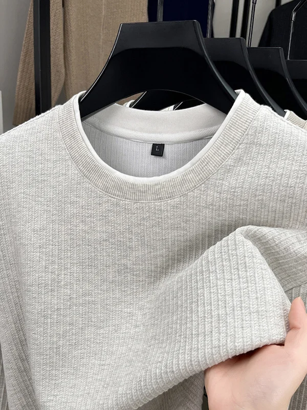 Мужской повседневный вязаный свитер с длинным рукавом, круглым вырезом, фактурной поверхностью, свободного кроя, осенне-зимний, модный, из мягкого полиэстера.
Мужской повседневный вязаный свитер с длинным рукавом, круглым вырезом, фактурной поверхностью, свободного кроя, осенне-зимний, модный, из мягкого полиэстера.