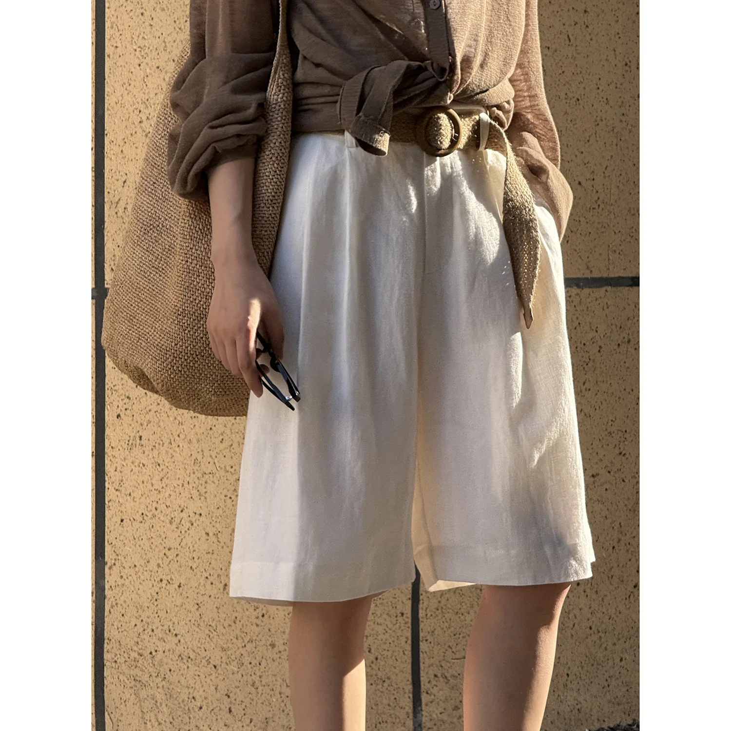 Женские шорты из чистого льна, вдохновленные дизайном летом 2024, повседневные брюки А-силуэта с высокой талией и широкими штанинами «пять четвертей»
Женские шорты из чистого льна, вдохновленные дизайном летом 2024, повседневные брюки А-силуэта с высокой талией и широкими штанинами «пять четвертей»