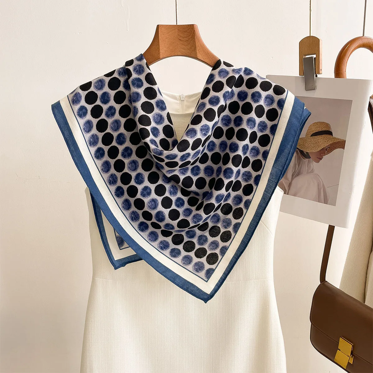 Accesories Silk Square Scarf Hijab Luxury Headscarf Shawl Bandana Ribbon Wraps Foulards Femme Neckerchief Bandana Headband
Accesories Silk Square Scarf Hijab Luxury Headscarf Shawl Bandana Ribbon Wraps Foulards Femme Neckerchief Bandana Headband