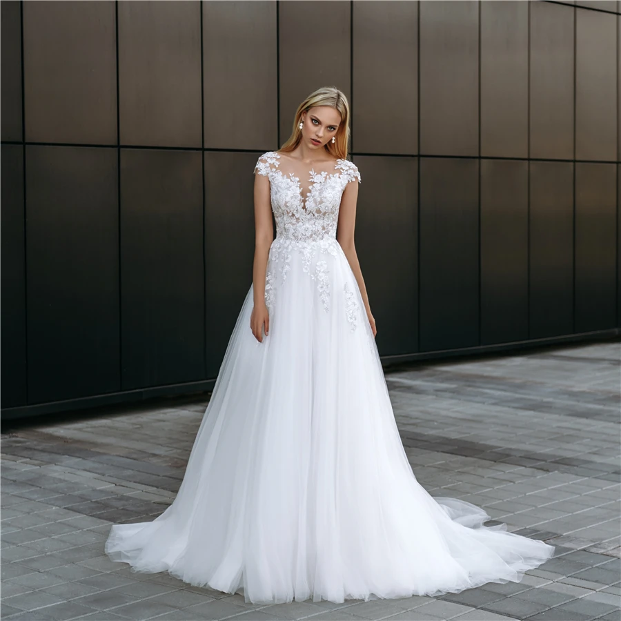 Customzied Cap Sleeves Lace Applique Wedding Dress Illusion White Full Tulle Skirt Wedding Bridal Gown with Button Back
Customzied Cap Sleeves Lace Applique Wedding Dress Illusion White Full Tulle Skirt Wedding Bridal Gown with Button Back