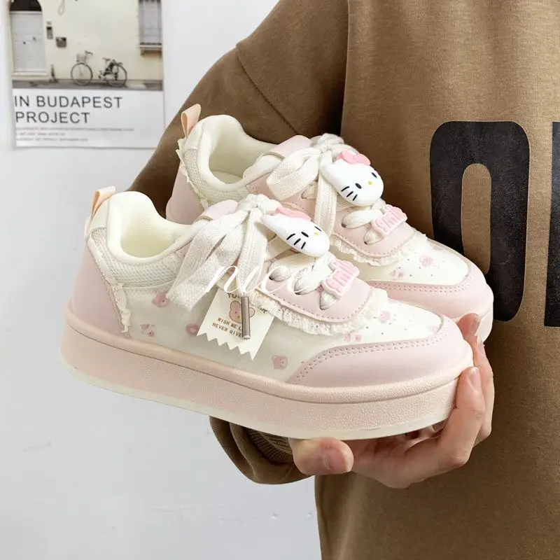 Sanrio Hello Kitty, новые женские студенческие кроссовки, модная милая женская повседневная обувь, школьная нескользящая женская спортивная обувь в стиле пэчворк
Sanrio Hello Kitty, новые женские студенческие кроссовки, модная милая женская повседневная обувь, школьная нескользящая женская спортивная обувь в стиле пэчворк
