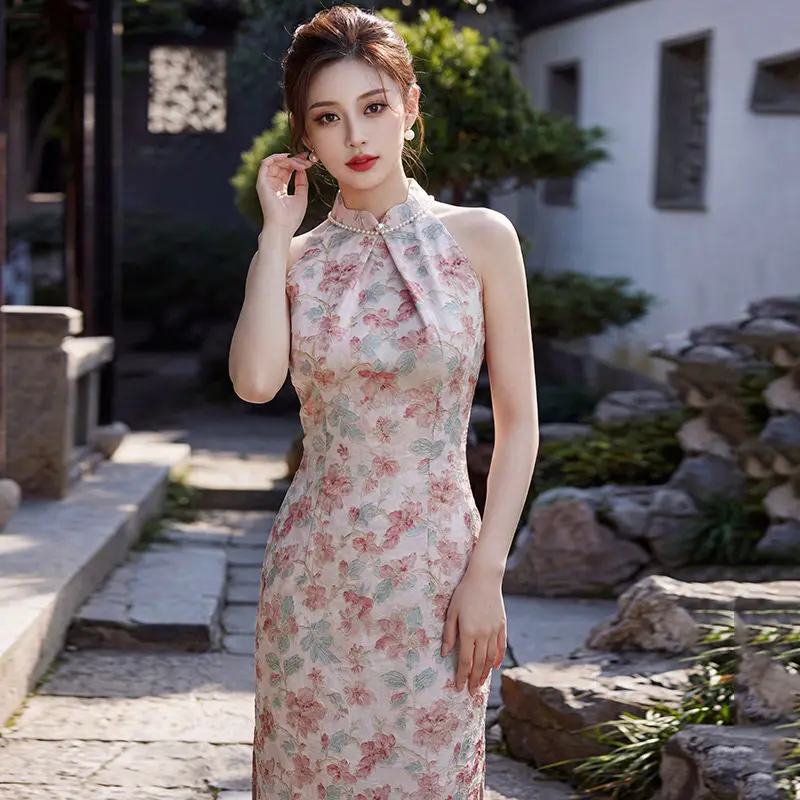 Spring Summer Pink Hanging Neck Chinese Style Suzhou Long Cheongsam Improved Young Style 2026 New Female Qipao Dress
Spring Summer Pink Hanging Neck Chinese Style Suzhou Long Cheongsam Improved Young Style 2026 New Female Qipao Dress