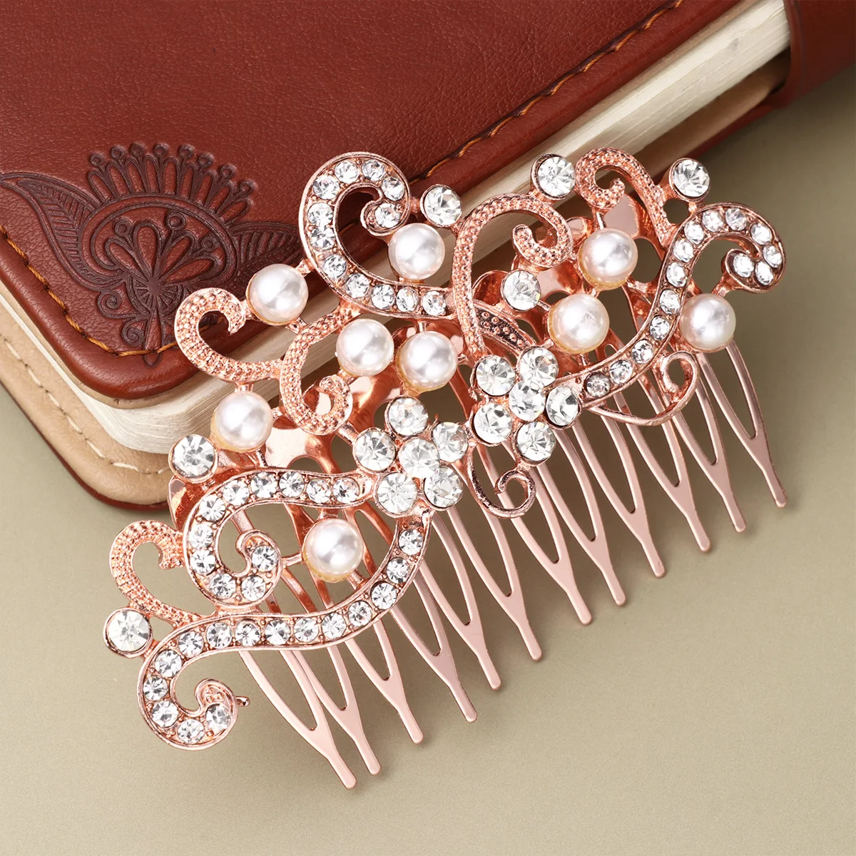 Pearl Comb Bridal Headpieces Elegant Wedding Headdress Hair Accessories Fashion Headwear Unique Design Bright Color Women Prom
Pearl Comb Bridal Headpieces Elegant Wedding Headdress Hair Accessories Fashion Headwear Unique Design Bright Color Women Prom