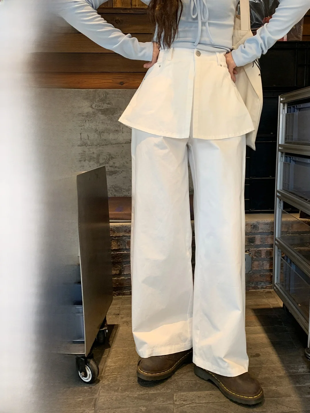 Повседневные свободные брюки с широкими штанинами для женщин в корейском стиле, универсальные, стройнящие, весенние, с высокой талией, на пуговицах, из смесового хлопка, комфортные
Повседневные свободные брюки с широкими штанинами для женщин в корейском стиле, универсальные, стройнящие, весенние, с высокой талией, на пуговицах, из смесового хлопка, комфортные