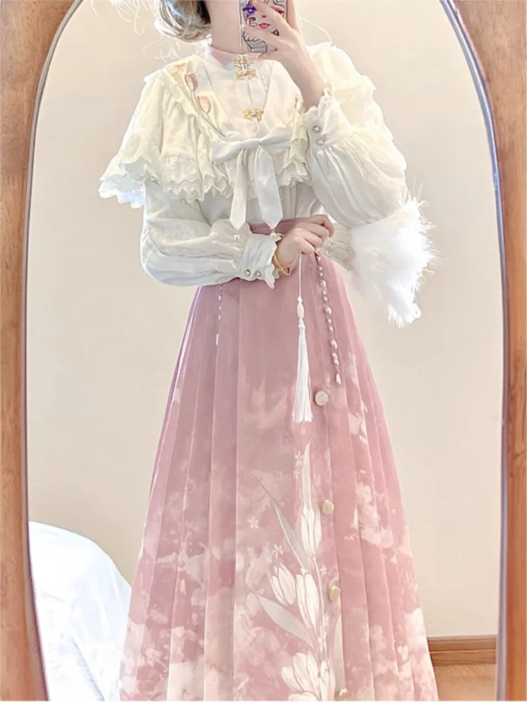 A sweet and elegant Chinese-style dress for Hanfu woman with new top pink skirt over it
A sweet and elegant Chinese-style dress for Hanfu woman with new top pink skirt over it