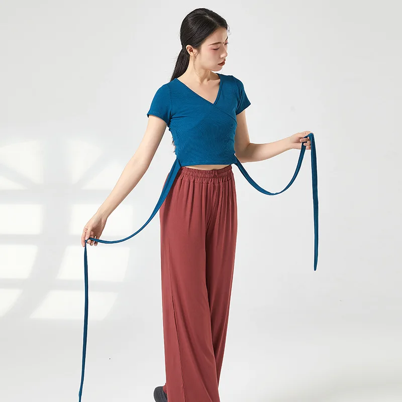 Базовая тренировочная танцевальная одежда, базовая Т-образная, приятная для кожи и тонкая, новый универсальный топ с короткими рукавами для классических танцев.
Базовая тренировочная танцевальная одежда, базовая Т-образная, приятная для кожи и тонкая, новый универсальный топ с короткими рукавами для классических танцев.