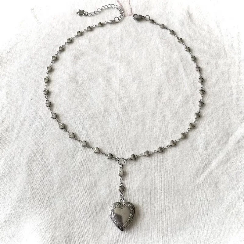 Titanium steel cable necklace with heart-shaped small box pendant | Romantic style Y2K simple daily handmade silver jewelry wome
Titanium steel cable necklace with heart-shaped small box pendant | Romantic style Y2K simple daily handmade silver jewelry wome