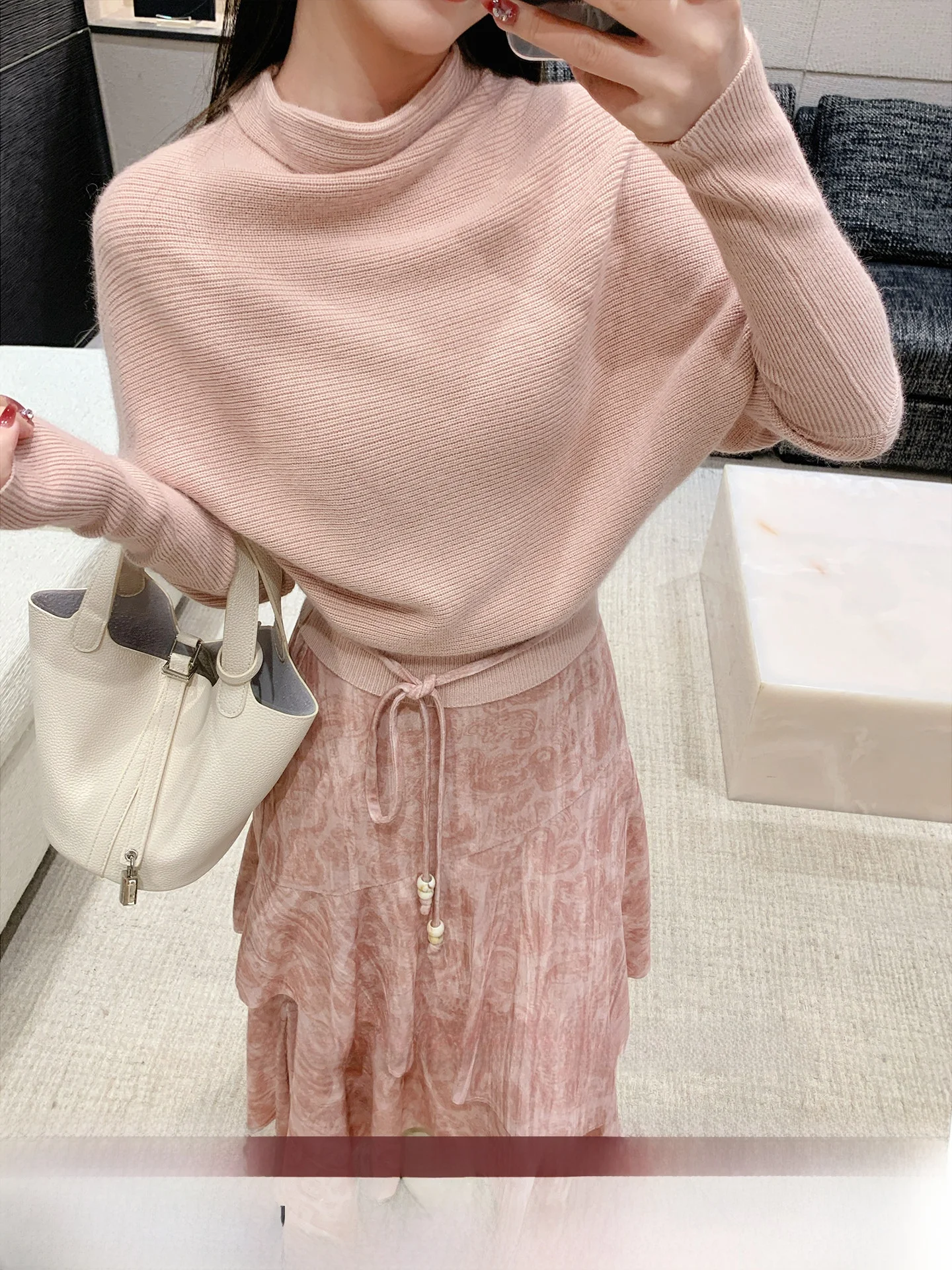 Soft Style Women's Knitted Sweater Loose Fit Overhead High Collar Fleece Winter Fashion Casual Inner Wear Nylon Blend
Soft Style Women's Knitted Sweater Loose Fit Overhead High Collar Fleece Winter Fashion Casual Inner Wear Nylon Blend
