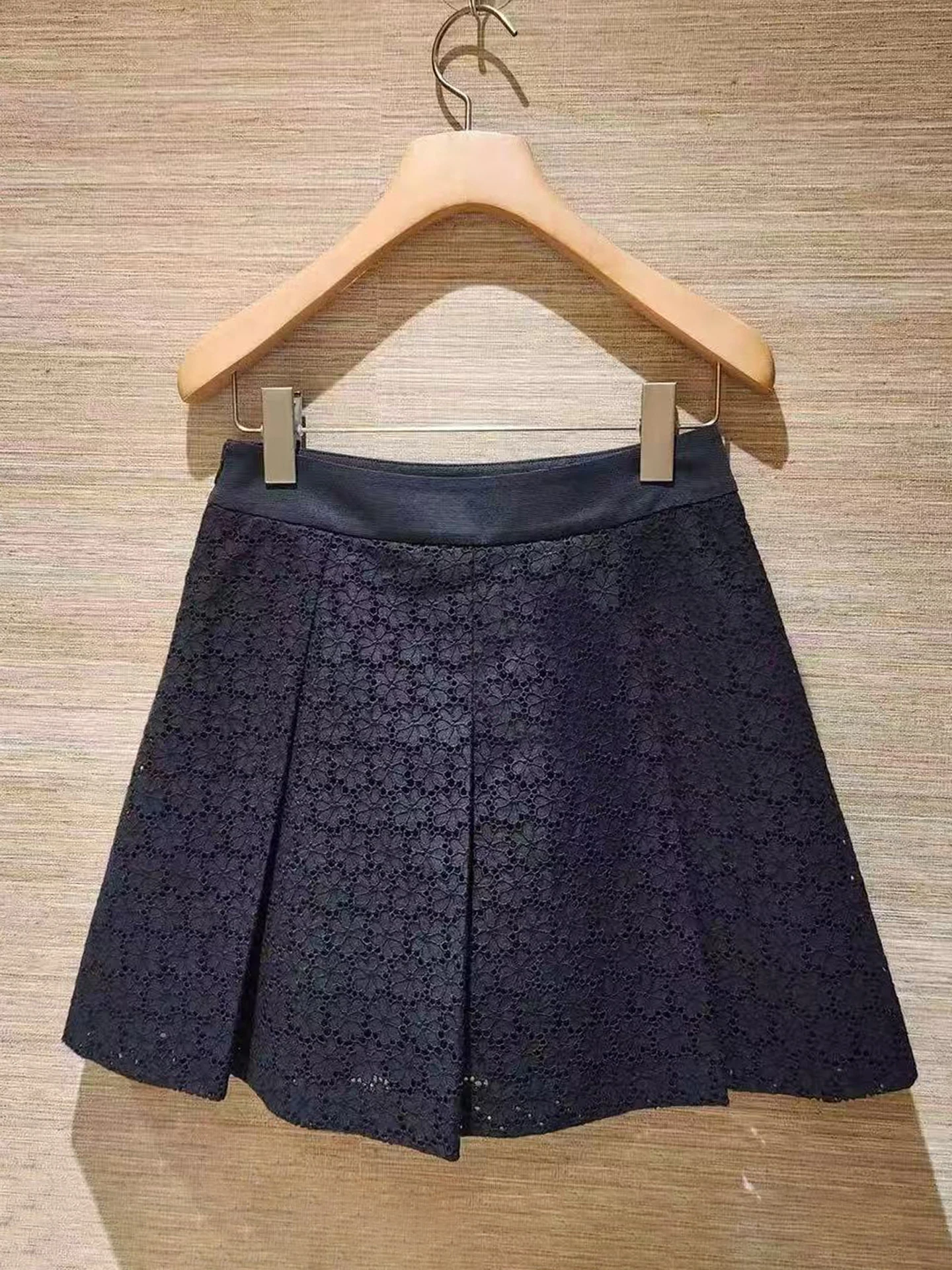 S Home Nan You High End Women's Faion Set with Lace Collar irt Top And Pleated Skirt for Autumn Season
S Home Nan You High End Women's Faion Set with Lace Collar irt Top And Pleated Skirt for Autumn Season