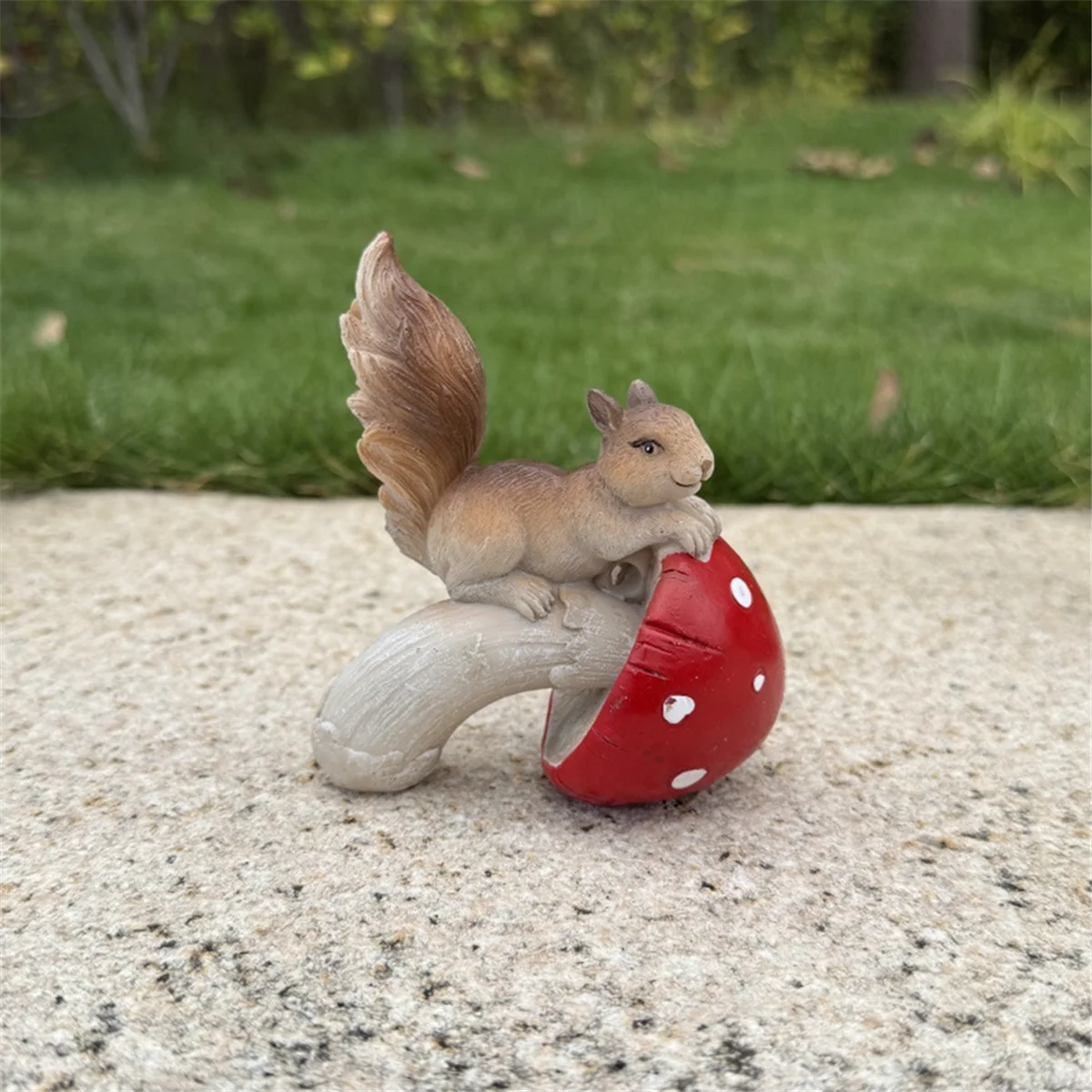 AVSY Squirrel Mushroom Resin Statue Ornaments Outdoor Courtyard Garden Lawn Decoration Items
AVSY Squirrel Mushroom Resin Statue Ornaments Outdoor Courtyard Garden Lawn Decoration Items