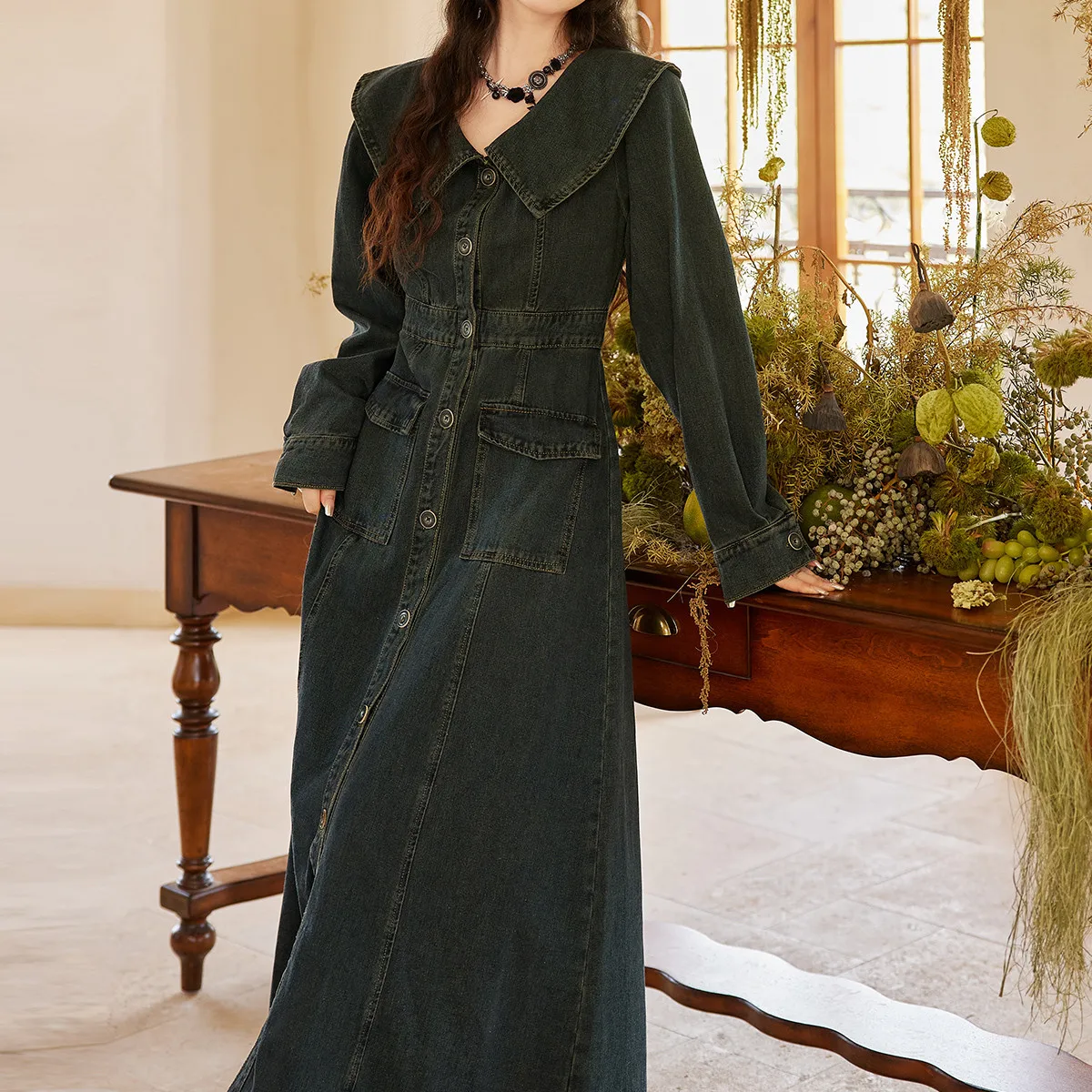 Spring and summer retro thick trench coat style dress lapel single button denim jacket lantern sleeves
Spring and summer retro thick trench coat style dress lapel single button denim jacket lantern sleeves