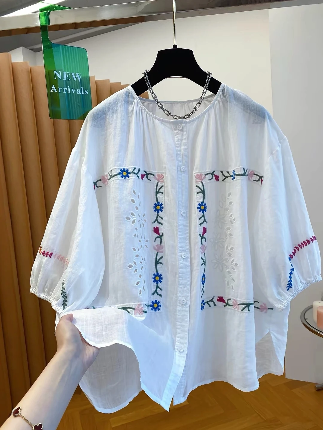 White Cotton Linen Embroidered Loose Fit Shirt Women's Five Sleeve round Neck Hollow out Summer Top Vintage Style Breathable
White Cotton Linen Embroidered Loose Fit Shirt Women's Five Sleeve round Neck Hollow out Summer Top Vintage Style Breathable