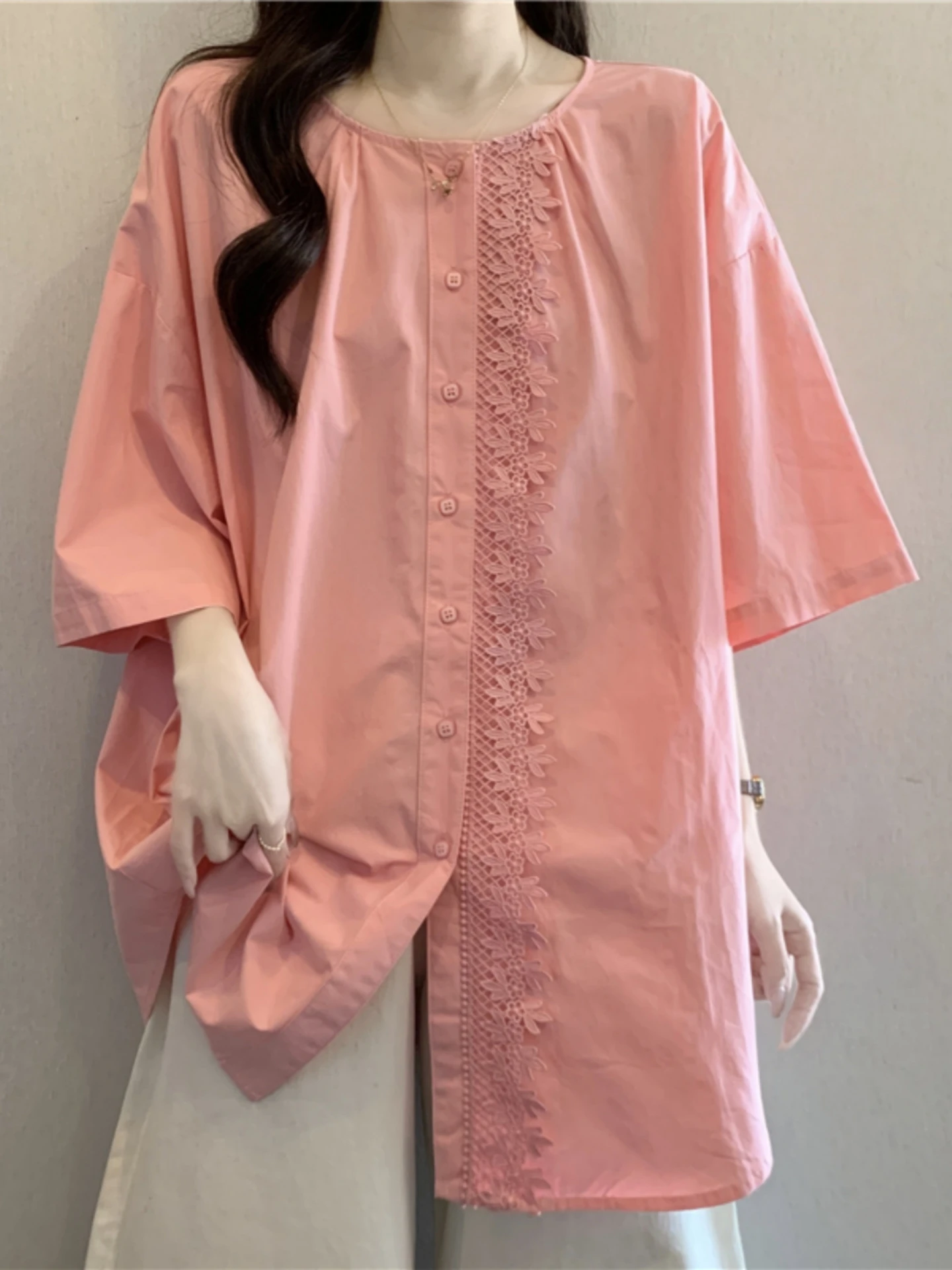 Lace Splice Short Sleeve Base Shirt Women Summer 2026 plus Size Loose Belly Covering Top Korean Style Button Decorated
Lace Splice Short Sleeve Base Shirt Women Summer 2026 plus Size Loose Belly Covering Top Korean Style Button Decorated