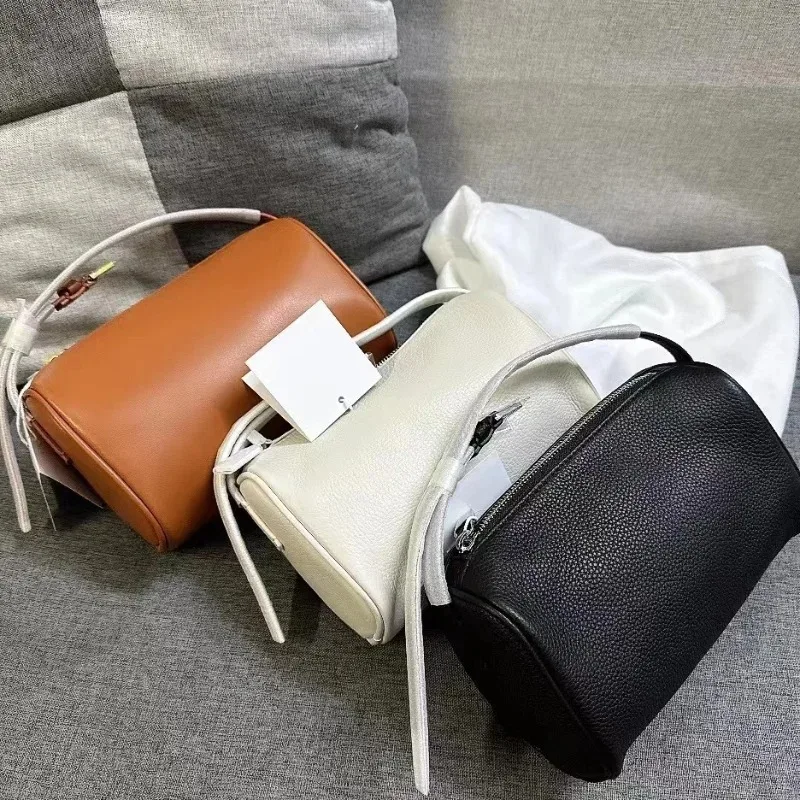 Mini Imported Cowhide Simple Classic Retro Simple Leather Handbag
Mini Imported Cowhide Simple Classic Retro Simple Leather Handbag