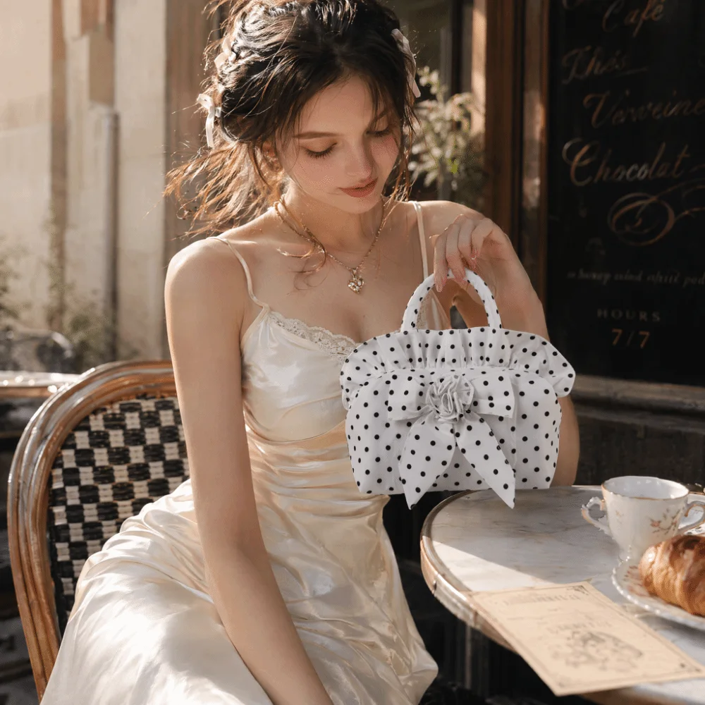 New With Zipper Bowknot Handbag Lightweight Portable Nylon Top Handle Handbag Casua Sweet Style Polka Dots Purse Party
New With Zipper Bowknot Handbag Lightweight Portable Nylon Top Handle Handbag Casua Sweet Style Polka Dots Purse Party
