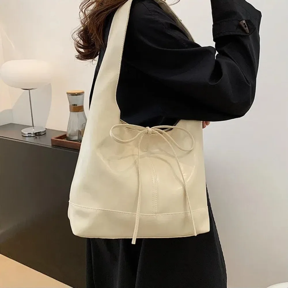 New Handbag Bow Underarm Bags PU Leather Large Capacity Shoulder Bag Solid Color Korean Style Tote Bag
New Handbag Bow Underarm Bags PU Leather Large Capacity Shoulder Bag Solid Color Korean Style Tote Bag