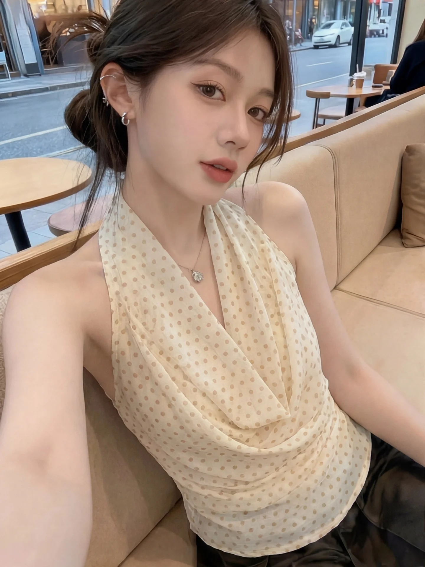 Summer Beach Vacation Polka Dot Chiffon Top Women Sexy Backless Hanging Neck Design Sleeveless V-neck Gentle Style Pure Desire
Summer Beach Vacation Polka Dot Chiffon Top Women Sexy Backless Hanging Neck Design Sleeveless V-neck Gentle Style Pure Desire