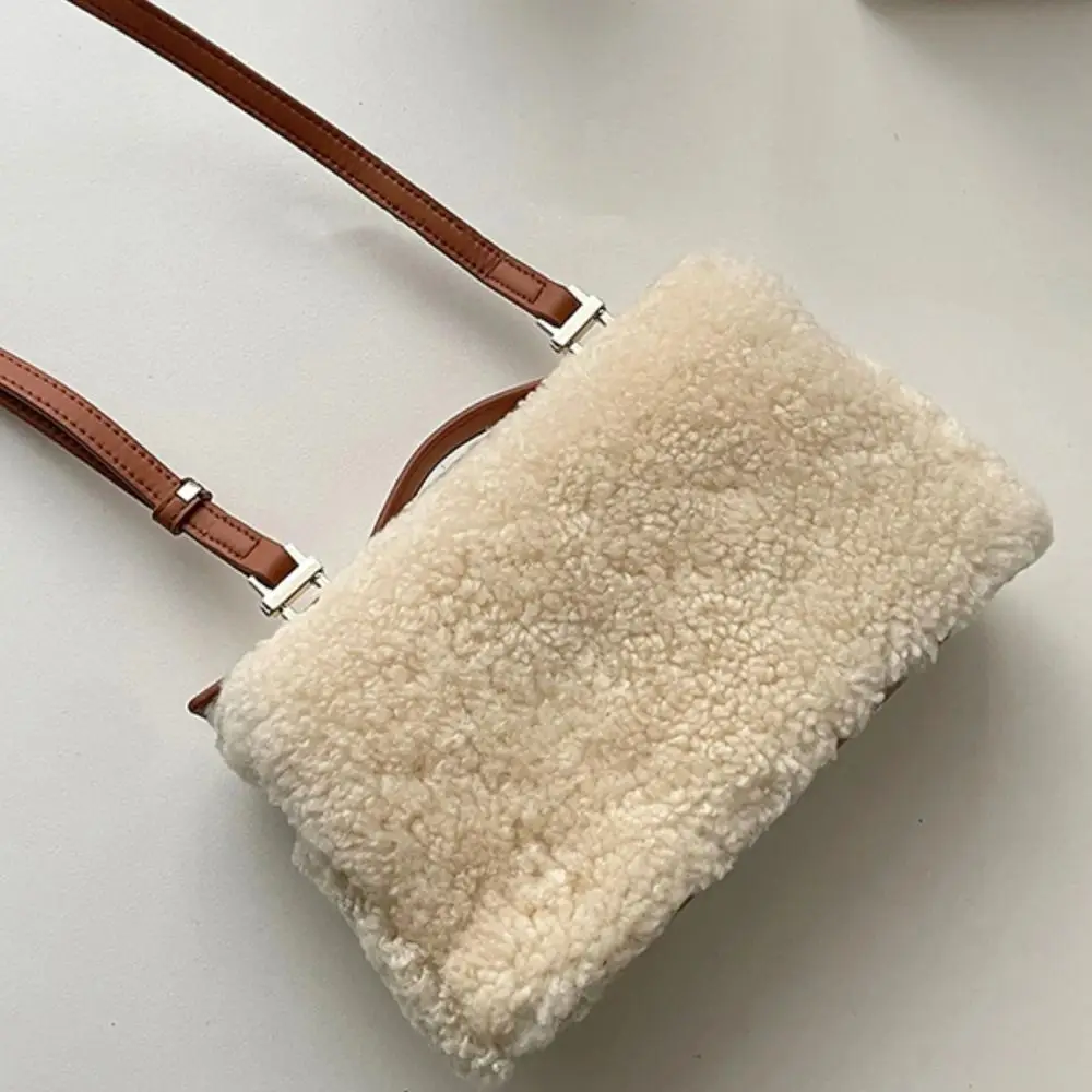 Fashion Lamb Fur Velvet Women's Handbag Retro Lambswool Crossbody Bag Casual Large Capacity Shoulder Bag For Autumn Winter
Fashion Lamb Fur Velvet Women's Handbag Retro Lambswool Crossbody Bag Casual Large Capacity Shoulder Bag For Autumn Winter