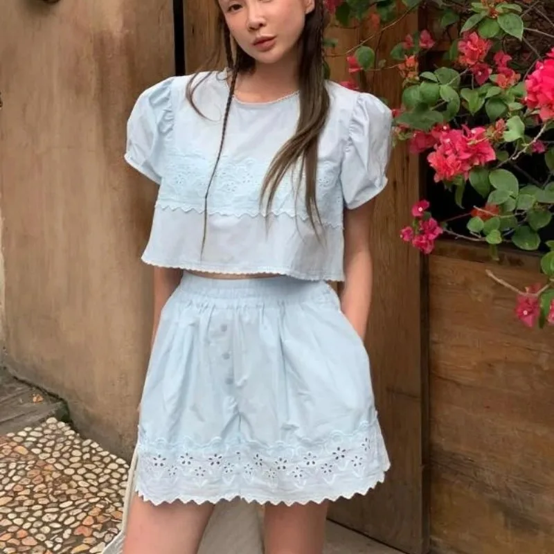 Vintage Lace Patchwork Shirts Two Pieces Set Women Summer Puff Sleeve Crop Tops and Elastic High Waist Shorts Matching Set 2025
Vintage Lace Patchwork Shirts Two Pieces Set Women Summer Puff Sleeve Crop Tops and Elastic High Waist Shorts Matching Set 2025
