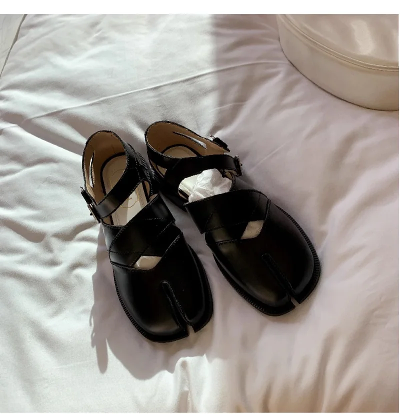 New Spring Summer Women Flat Shoes Elegant Female Split Horse Toe Lady Sandals Tabi Female Moccasins Footwear Pig Toe Shoes B122
New Spring Summer Women Flat Shoes Elegant Female Split Horse Toe Lady Sandals Tabi Female Moccasins Footwear Pig Toe Shoes B122