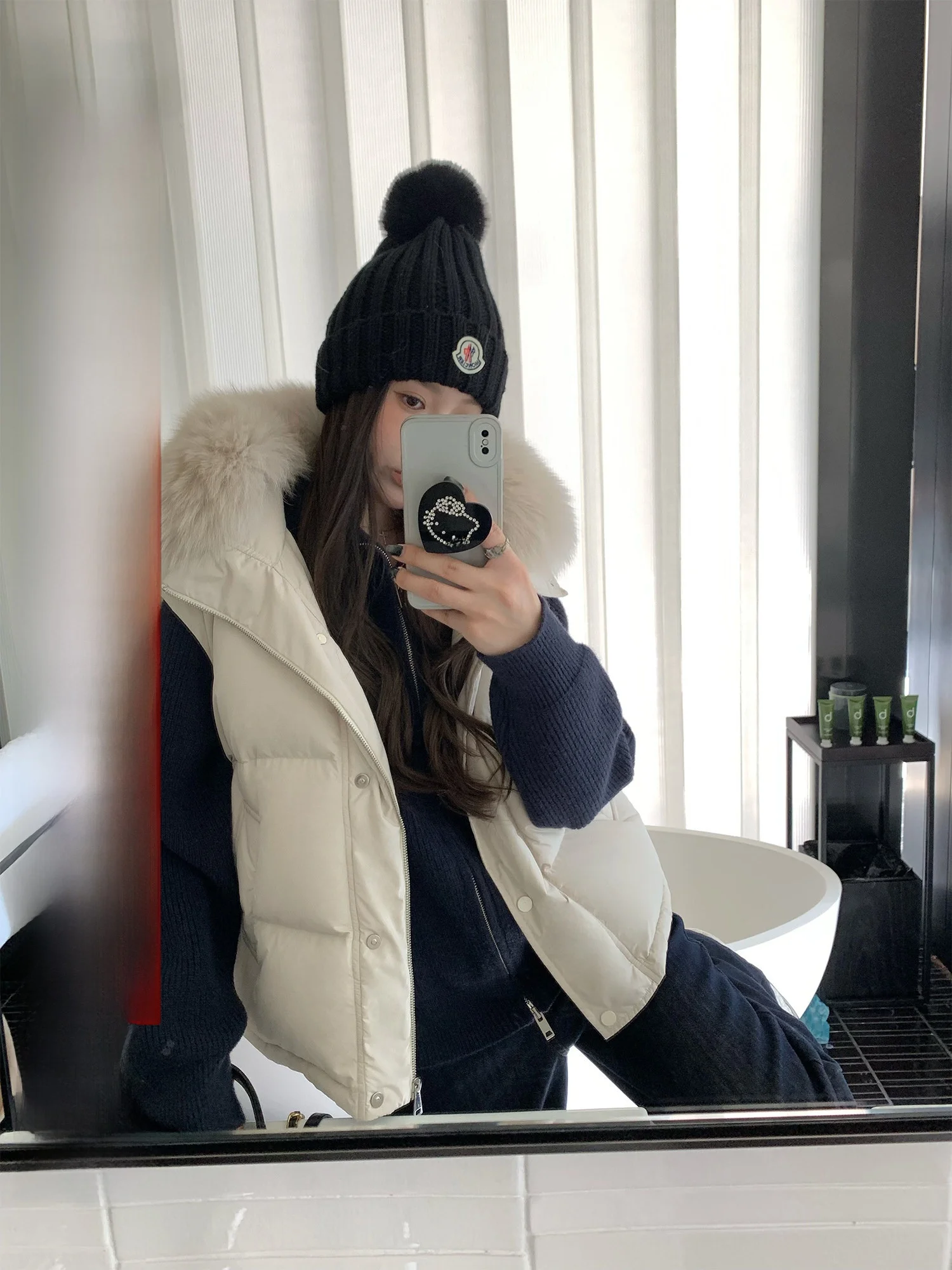Hhyii Women's Fur Collar down Jacket White Duck Feather Warm Casual Style Zipper Closure Long Sleeve Coat Winter Outerwear
Hhyii Women's Fur Collar down Jacket White Duck Feather Warm Casual Style Zipper Closure Long Sleeve Coat Winter Outerwear