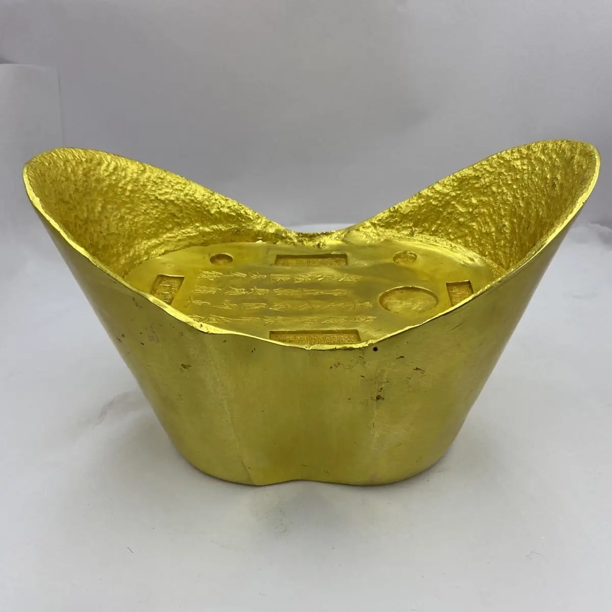 Antique ingot imitation Qing dynasty five emperors Shunzhi two hundred two gold ingots weight 7 kg home decoration random
Antique ingot imitation Qing dynasty five emperors Shunzhi two hundred two gold ingots weight 7 kg home decoration random