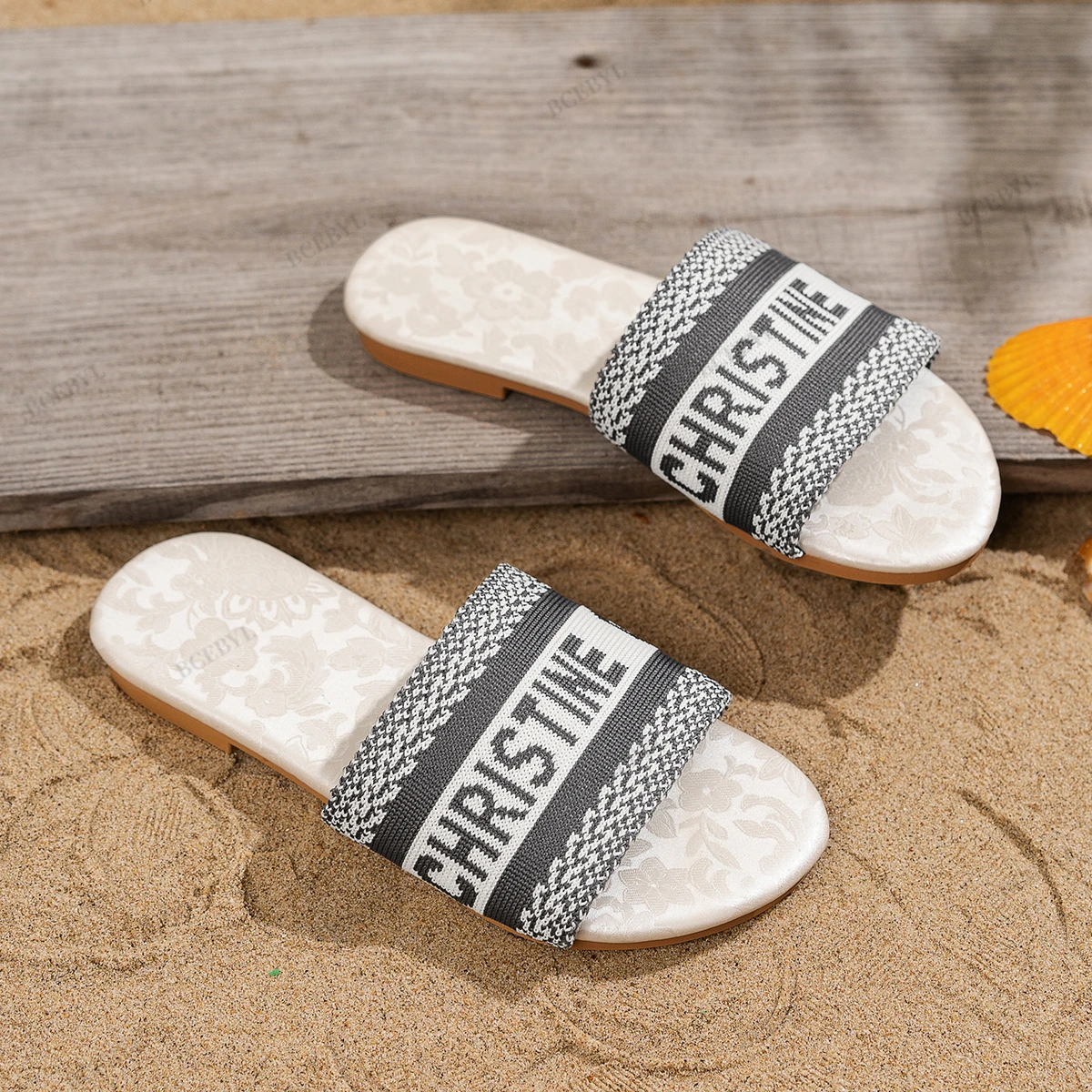 Baby Summer Fashion New Hot Sale Model Soft Lightweight Beach Walking Slippers Kids Cute Daily Travel One-length Flat Shoes
Baby Summer Fashion New Hot Sale Model Soft Lightweight Beach Walking Slippers Kids Cute Daily Travel One-length Flat Shoes