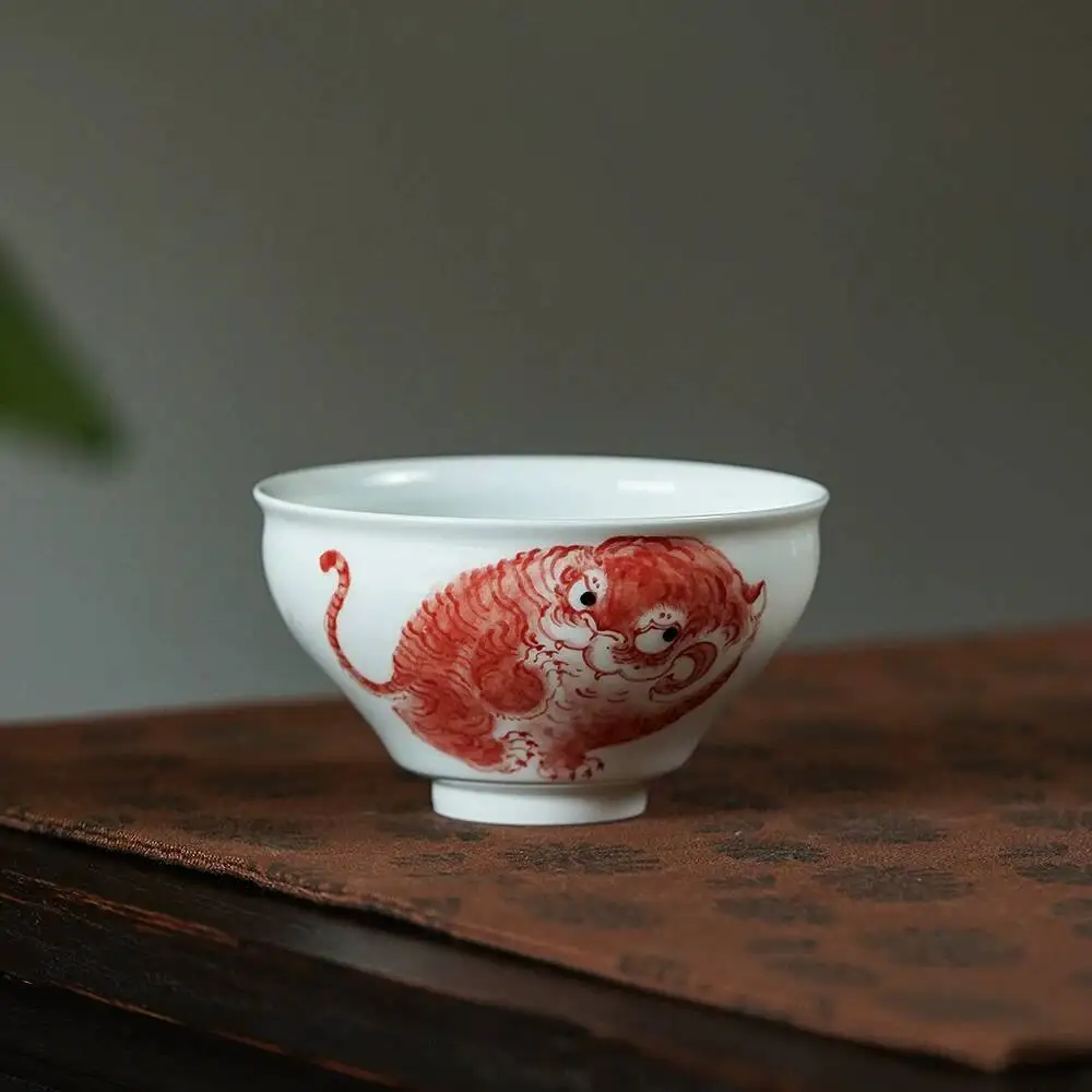 Yihu Chun High-End Collectible Tea Zhang Zhigang's Pure Hand-Painted Master Cup, Blue And White Cute Tiger Cup 200C
Yihu Chun High-End Collectible Tea Zhang Zhigang's Pure Hand-Painted Master Cup, Blue And White Cute Tiger Cup 200C