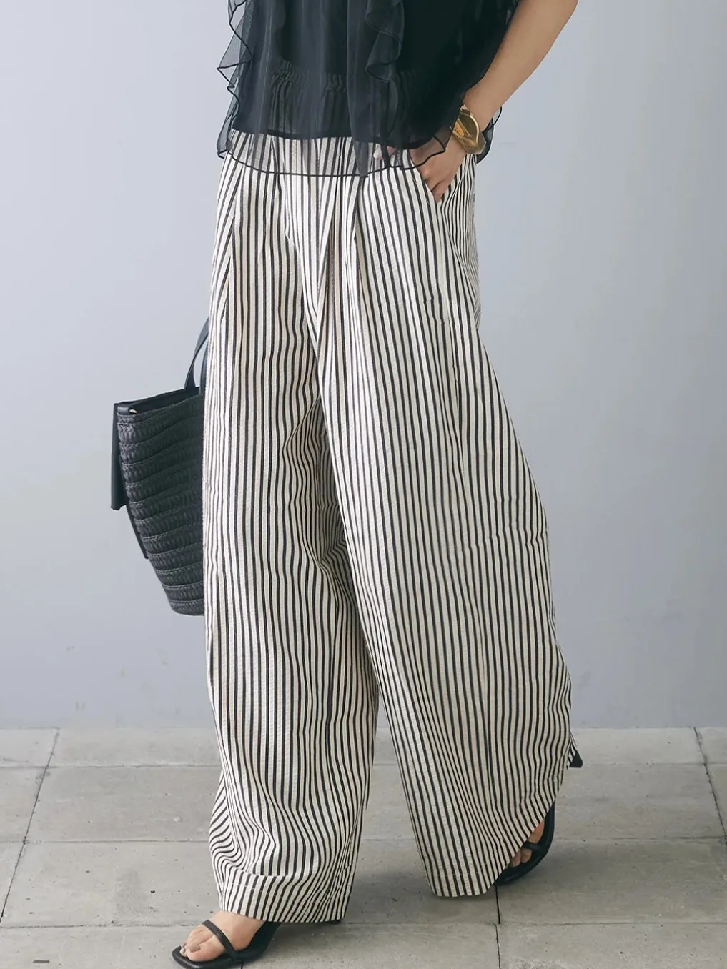 Свободные повседневные женские брюки с широкими штанинами в полоску, модные ретро-брюки с эластичным поясом, большие размеры, трансграничная торговля, корейский стиль...
Свободные повседневные женские брюки с широкими штанинами в полоску, модные ретро-брюки с эластичным поясом, большие размеры, трансграничная торговля, корейский стиль...