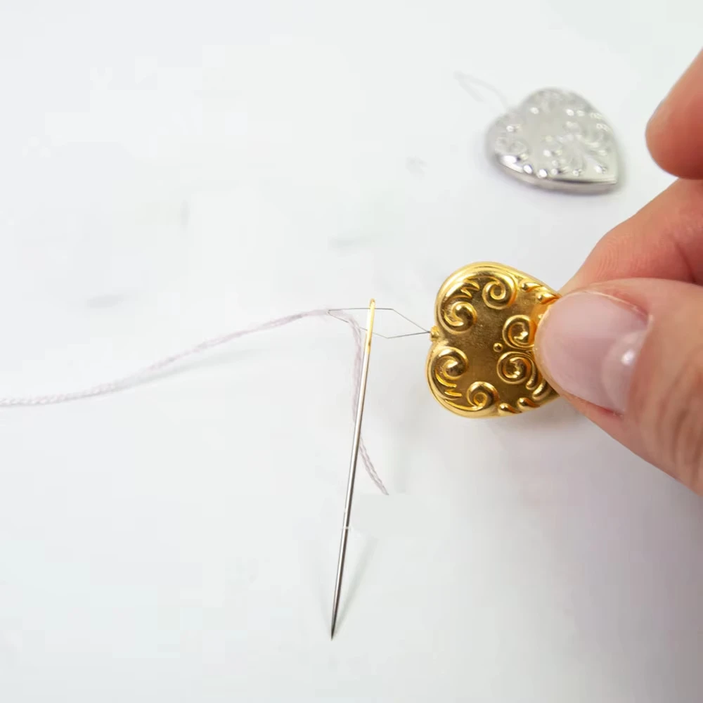 1Pc Sewing Crafts Tool Needle Holders Household Cross Stitch Needle Storage Picker Holder DIY Embroidery Accessories
1Pc Sewing Crafts Tool Needle Holders Household Cross Stitch Needle Storage Picker Holder DIY Embroidery Accessories