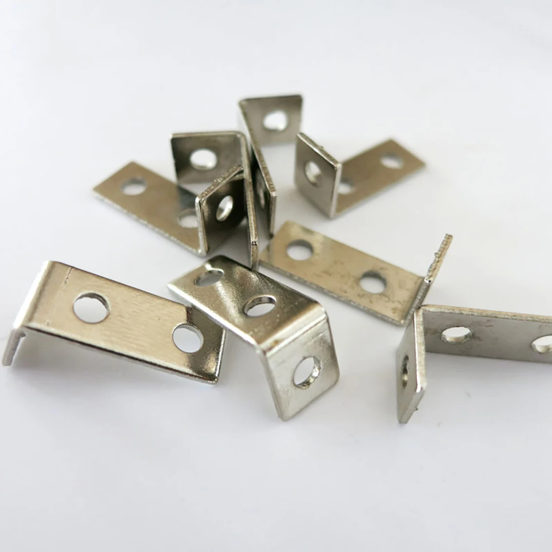 10Pcs Angle Iron 3mm Hole L-Shaped Iron Sheet Axle Stand Thick 0.8mm DIY Building Model Axle Bracket Making Material Accessories
10Pcs Angle Iron 3mm Hole L-Shaped Iron Sheet Axle Stand Thick 0.8mm DIY Building Model Axle Bracket Making Material Accessories