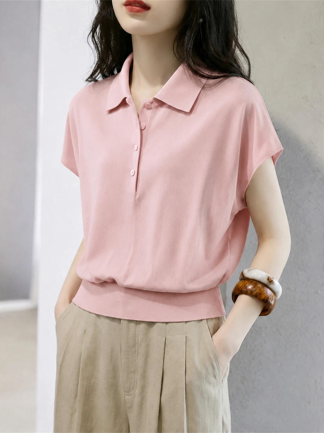 Korean Style Ice Silk Short Sleeve Neck Knitted Top Sweet Style Summer Anti-Aging Women's Fashion Straight Cut Knitwear
Korean Style Ice Silk Short Sleeve Neck Knitted Top Sweet Style Summer Anti-Aging Women's Fashion Straight Cut Knitwear